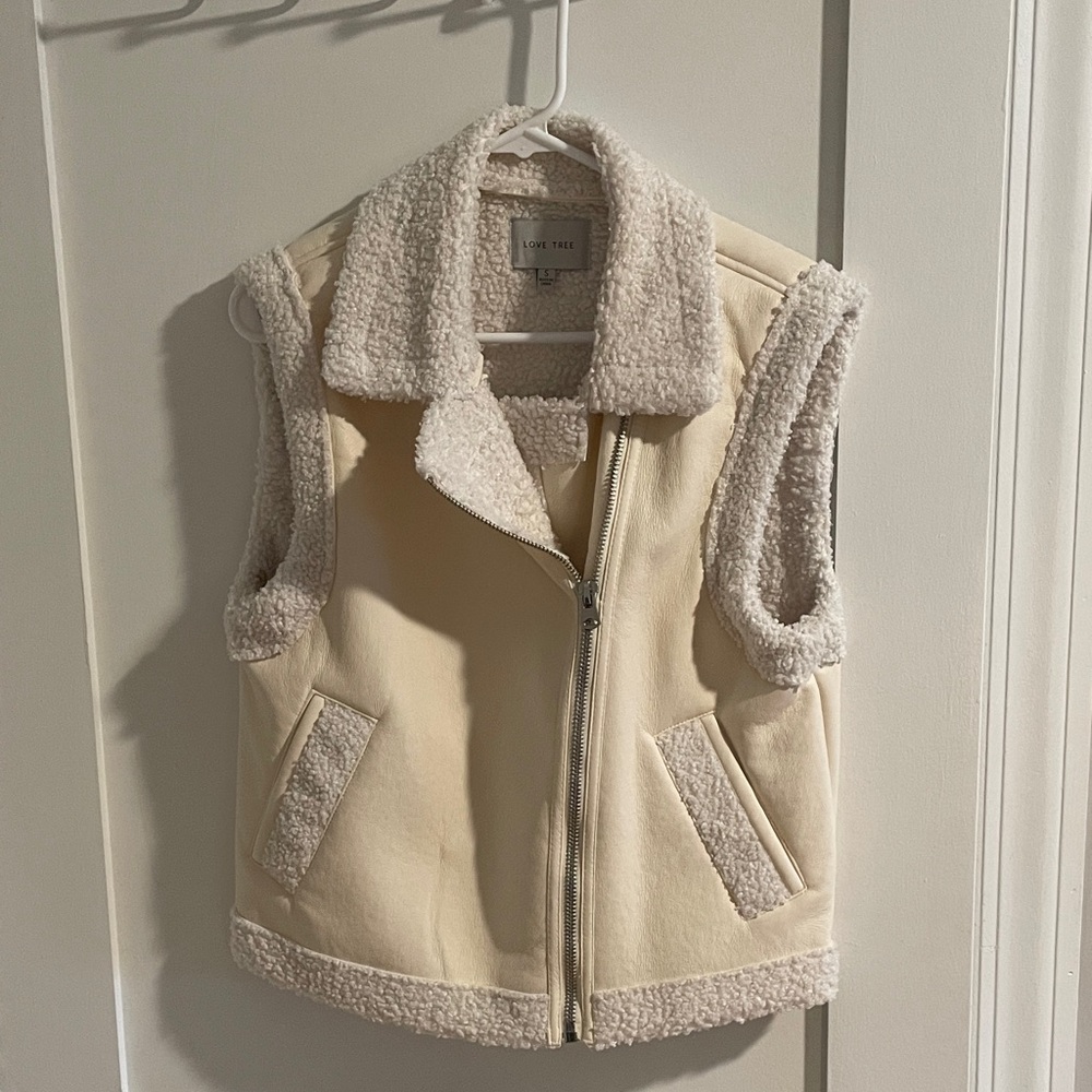 Love Tree Beige Sherpa Vest - Picture 4 of 4